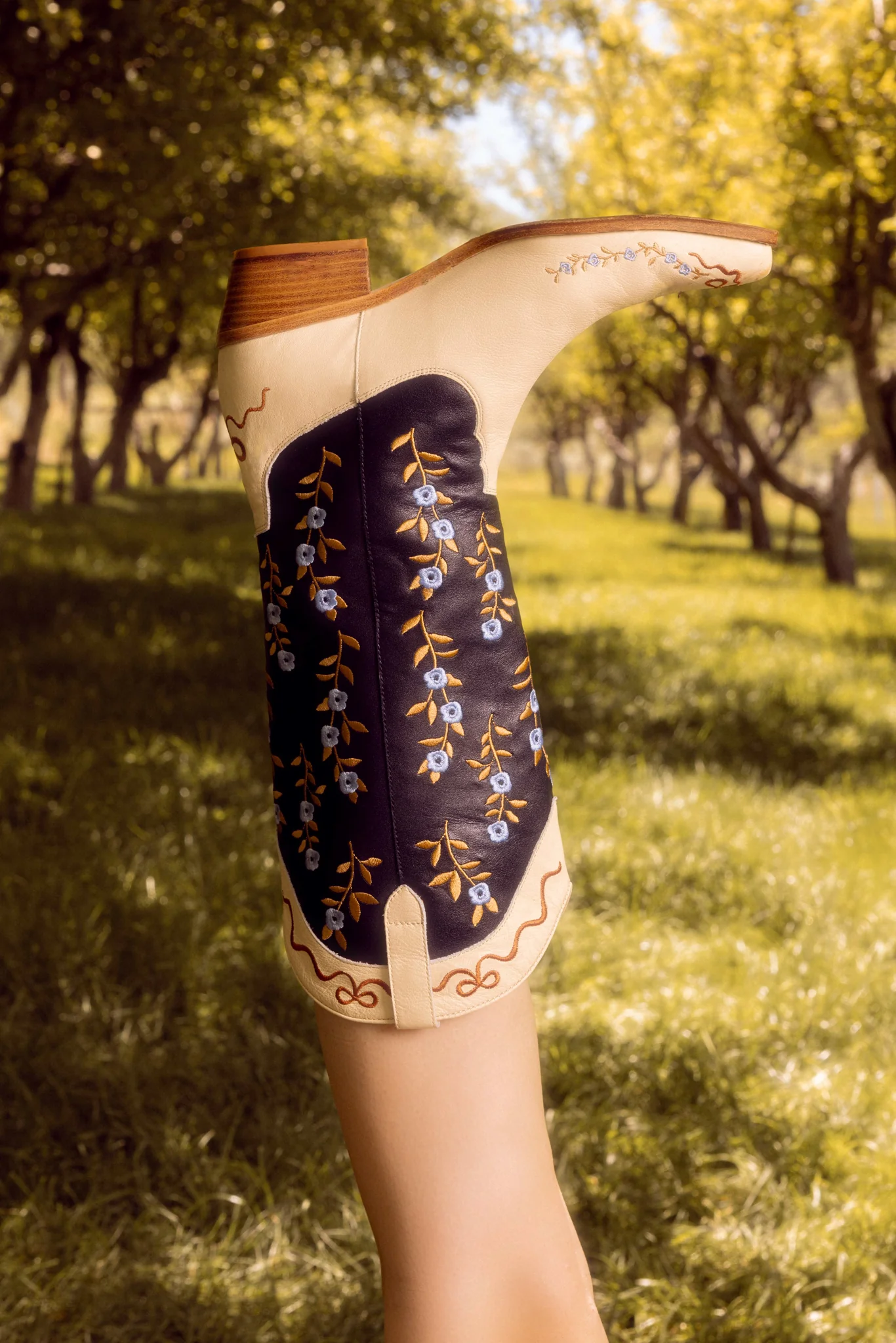 Rosemary Cowgirl Boots in Cream & Navy - Image 3